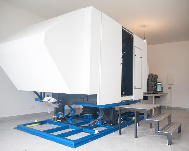 Truck driving simulator